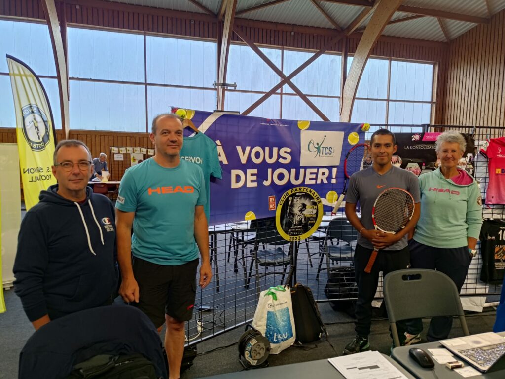 photo du bureau au forum des associations